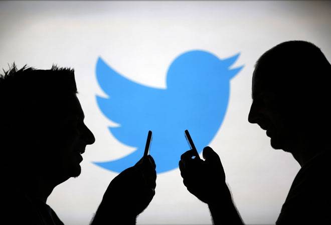 Twitter experiments reordering tweets by relevance