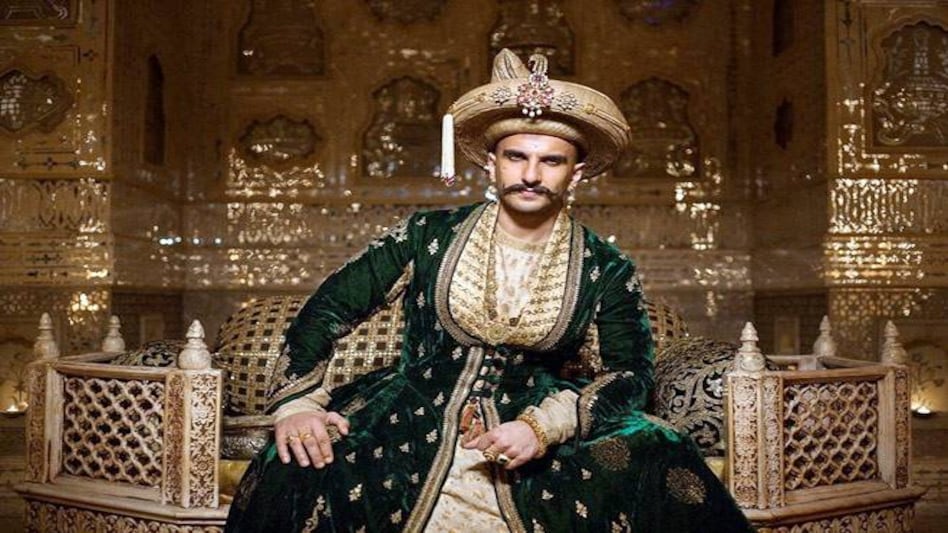"Bajirao Mastani" rules at box office, nets Rs 301 crore till now "Bajirao Mastani" rules at box office, nets Rs 301 crore till now