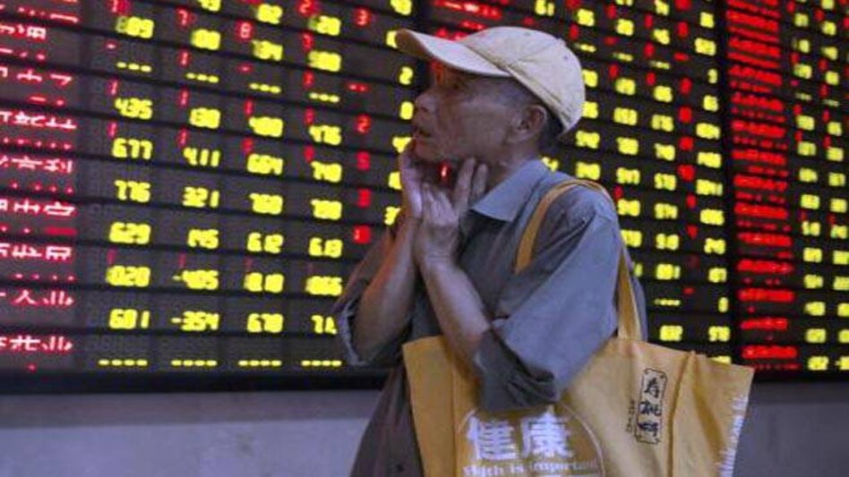 Stocks slumped after weak factory activity surveys soured hopes that the world's second-largest economy will enter the new year on better footing. Photo: Reuters Stocks slumped after weak factory activity surveys soured hopes that the world's second-largest economy will enter the new year on better footing. Photo: Reuters