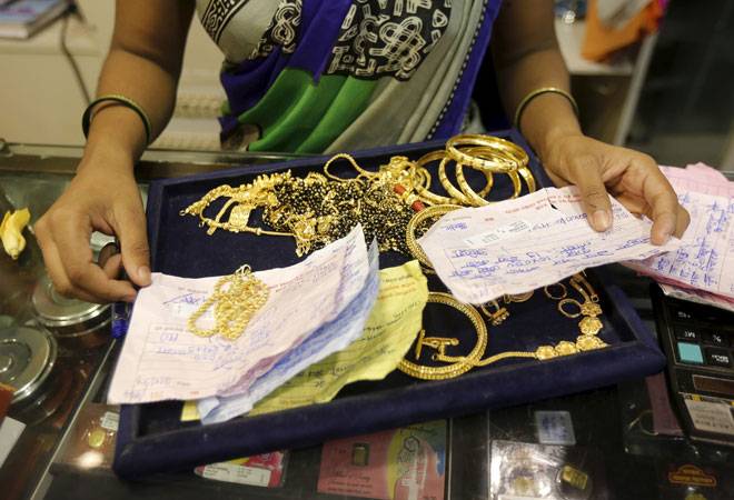 Banks to get commission for unlocking household gold: RBI