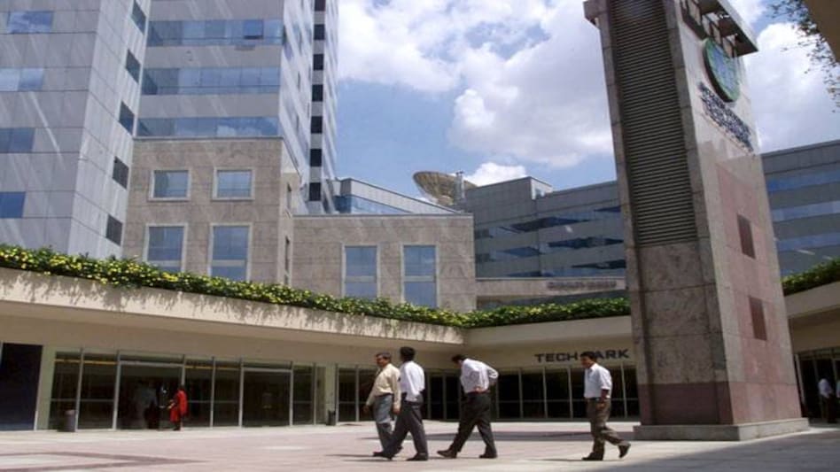 The US Citizenship and Immigration Service said applicants for certain categories of H-1B visas post December 18, 2015 must submit an additional fee of $4,000. (Photo: Reuters) The US Citizenship and Immigration Service said applicants for certain categories of H-1B visas post December 18, 2015 must submit an additional fee of $4,000. (Photo: Reuters)