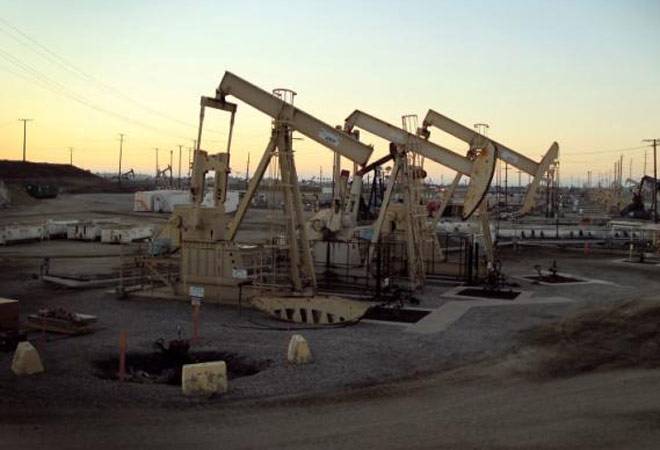 Oil prices tumble 3% to just over $30; traders bet on more falls