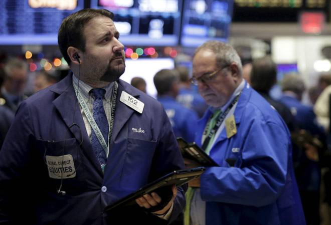 US stocks suffer feeble end to turbulent 2015
