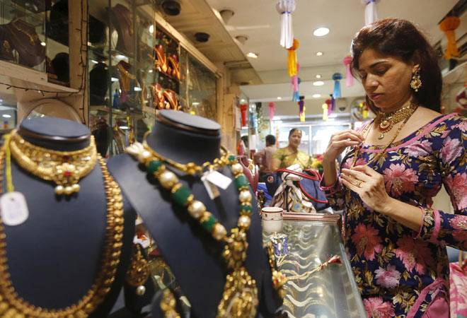 Gold price rises to 3-month high of Rs 27,300