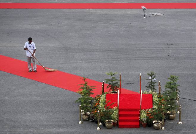 A man sweeps the the historic Red Fort in Delhi (Photo: Reuters)