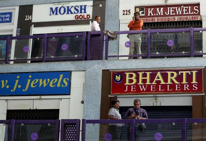 Bullion traders refuse to budge, shops shut for 8th day