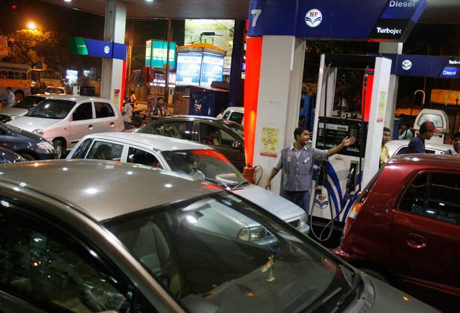 Passenger car sales up eight percent in 2015-16: SIAM