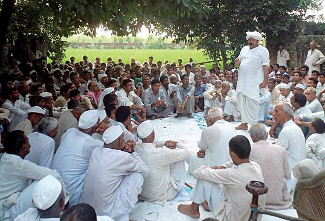 A Gram Panchayat huddle A Gram Panchayat huddle