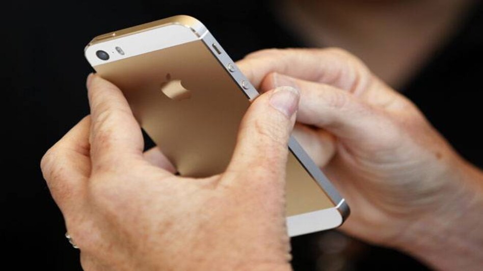 Govt rejects Apple's plan to import used iPhones Govt rejects Apple's plan to import used iPhones