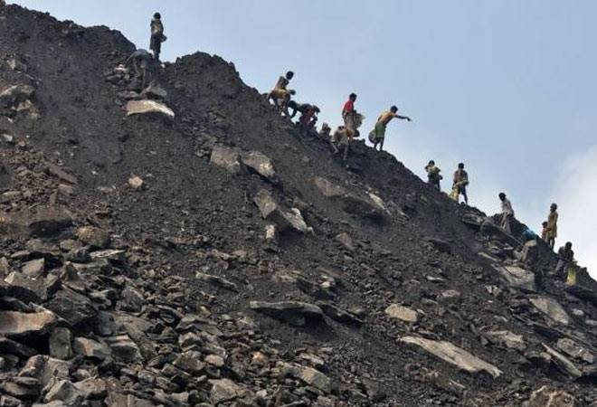 Govt wants states to buy local coal but no import curbs planned