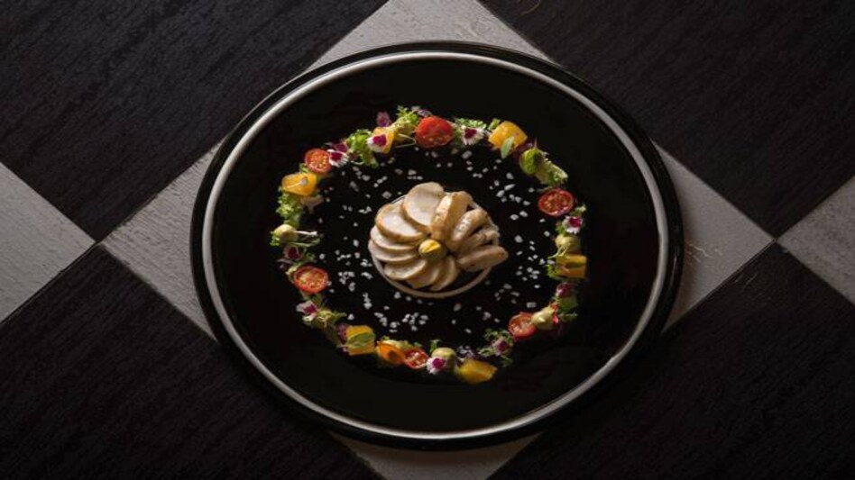 Insalata Di Aragosta Con Ananas Alla Vaniglia E Riduzione Di Avocado (Lobster salad with vanilla pineapple, mustard coulis and avocado reduction) Insalata Di Aragosta Con Ananas Alla Vaniglia E Riduzione Di Avocado (Lobster salad with vanilla pineapple, mustard coulis and avocado reduction)