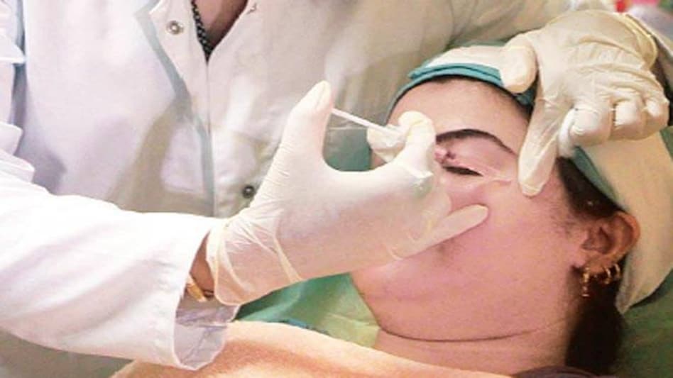 Dr Deepali Bhardwaj, a dermatologist based in Delhi, performs a cosmetic procedure Dr Deepali Bhardwaj, a dermatologist based in Delhi, performs a cosmetic procedure