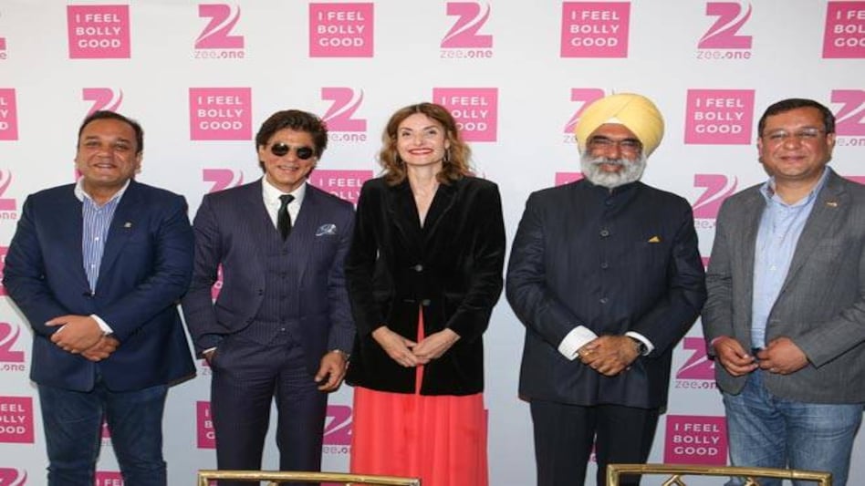 (Left to right) Punit Goenka, MD and CEO, ZEEL, Actor Shah Rukh Khan, Friederike Behrends, CEO - Asia TV GmbH (Zee TV), Gurjit Singh, India's Ambassador to Germany and Amit Goenka, CEO-International Broadcast Business, ZEEL (Left to right) Punit Goenka, MD and CEO, ZEEL, Actor Shah Rukh Khan, Friederike Behrends, CEO - Asia TV GmbH (Zee TV), Gurjit Singh, India's Ambassador to Germany and Amit Goenka, CEO-International Broadcast Business, ZEEL