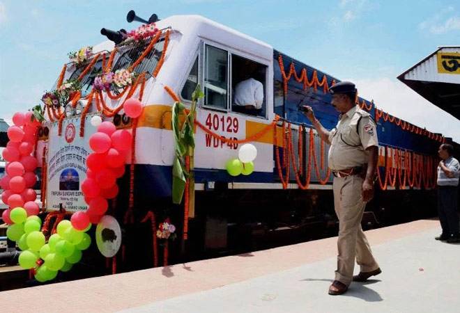 Suresh Prabhu inaugurates Agartala-Delhi 'Tripura Sundari Express'