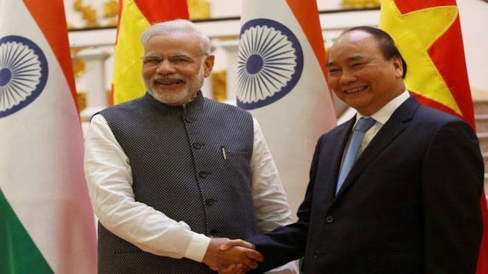 India's Prime Minister Narendra Modi (L) poses for a photo with his Vietnamese counterpart Nguyen Xuan Phuc at the Government office in Hanoi, Vietnam September 3, 2016. (Photo: Reuters) India's Prime Minister Narendra Modi (L) poses for a photo with his Vietnamese counterpart Nguyen Xuan Phuc at the Government office in Hanoi, Vietnam September 3, 2016. (Photo: Reuters)