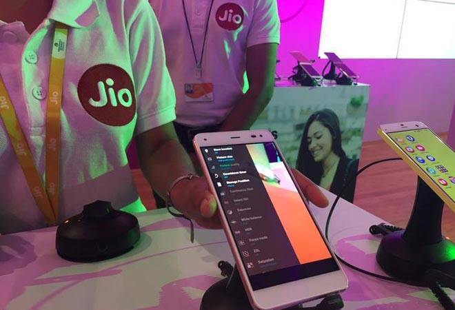 Reliance Jio may deliver sims at your home: Report Reliance Jio may deliver sims at your home: Report