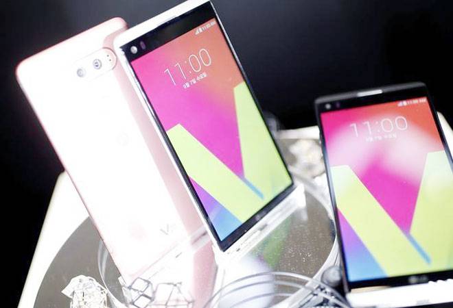 LG Electronics seeks to revive mobile arm with new V20 smartphone