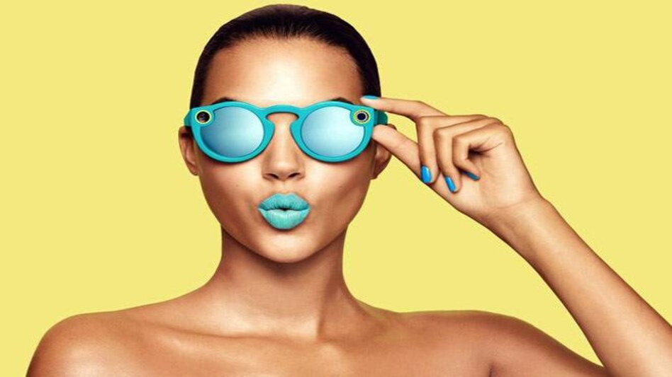 Snapchat created these really chic sunglasses that record videos Snapchat created these really chic sunglasses that record videos