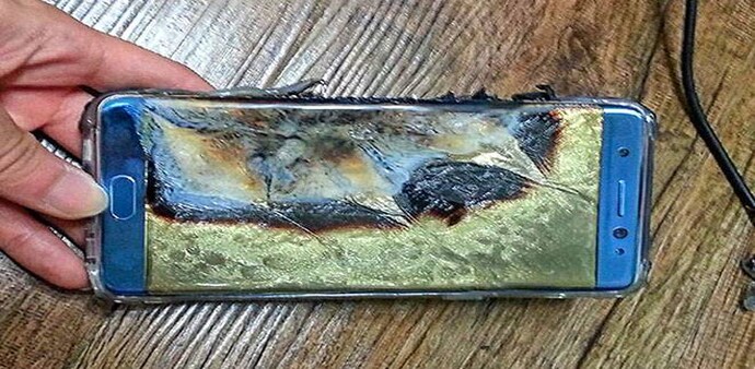 Samsung's replaced Galaxy S7 Edge catches fire Samsung's replaced Galaxy S7 Edge catches fire