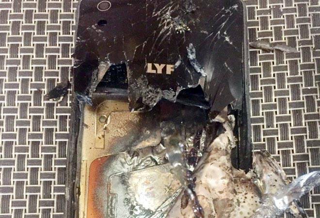 Reliance Lyf phone explodes, narrow escape for a family