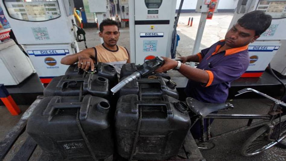 Petrol price cut by Rs 1.46 per litre, diesel by Rs 1.53 per litre Petrol price cut by Rs 1.46 per litre, diesel by Rs 1.53 per litre