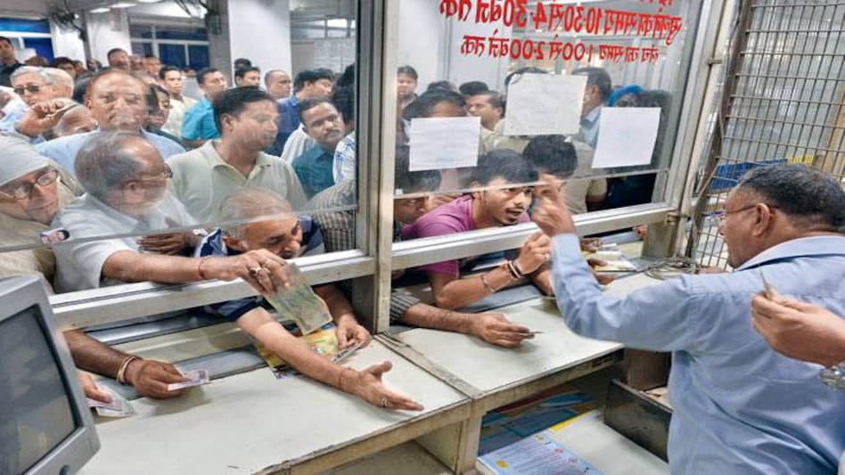 Banks witness huge rush for DDA applications. Most of the flats are located in the suburbs of Delhi Banks witness huge rush for DDA applications. Most of the flats are located in the suburbs of Delhi