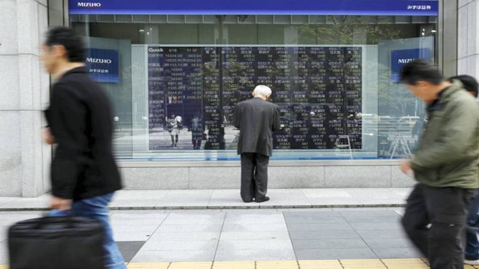 Asia stocks mixed in muted session, dollar recovers some losses Asia stocks mixed in muted session, dollar recovers some losses