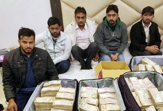I-T raid on hawala traders: Rs 3 cr of old notes seized from New Delhi, 5 held