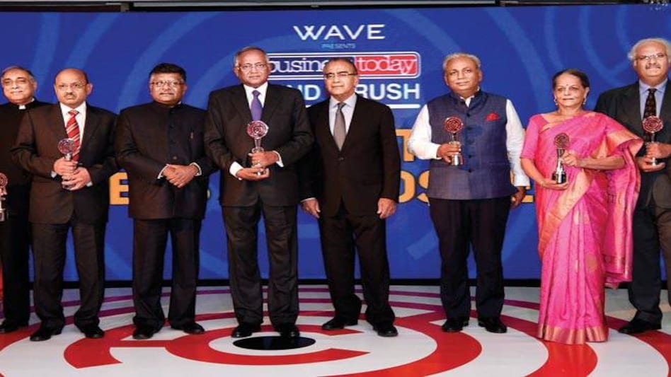 The Champions: Winners of the BT Best CEO Awards with Union Minister Ravi Shankar Prasad and Aroon Purie, Chairman and Editor-in-Chief, India Today Group (PHOTOGRAPHS BY VIVAN MEHRA & SHEKHAR GHOSH) The Champions: Winners of the BT Best CEO Awards with Union Minister Ravi Shankar Prasad and Aroon Purie, Chairman and Editor-in-Chief, India Today Group (PHOTOGRAPHS BY VIVAN MEHRA & SHEKHAR GHOSH)