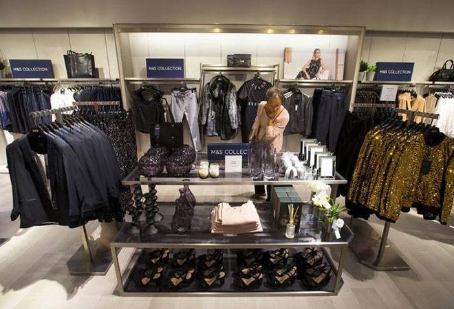 Retailers take on online biggies, eye consolidation in 2017 Retailers take on online biggies, eye consolidation in 2017