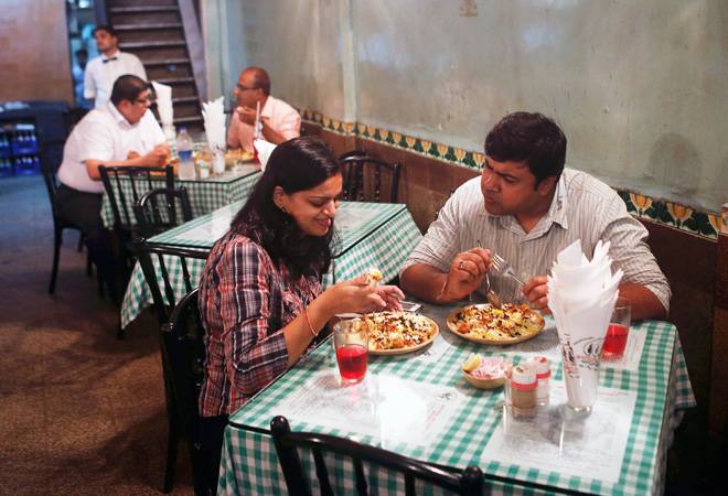 Service charge by hotels and restaurants not mandatory