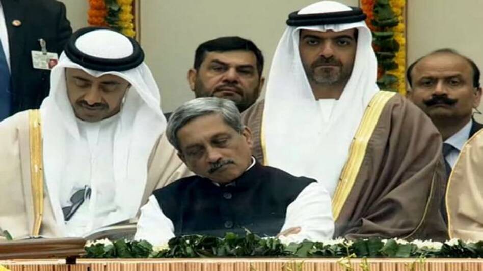 Manohar Parrikar trolled for taking 'power-nap' during Republic Day parade Manohar Parrikar trolled for taking 'power-nap' during Republic Day parade