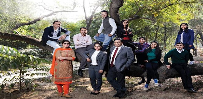 BHEL CMD Atul Sobti (third from left) with employees BHEL CMD Atul Sobti (third from left) with employees