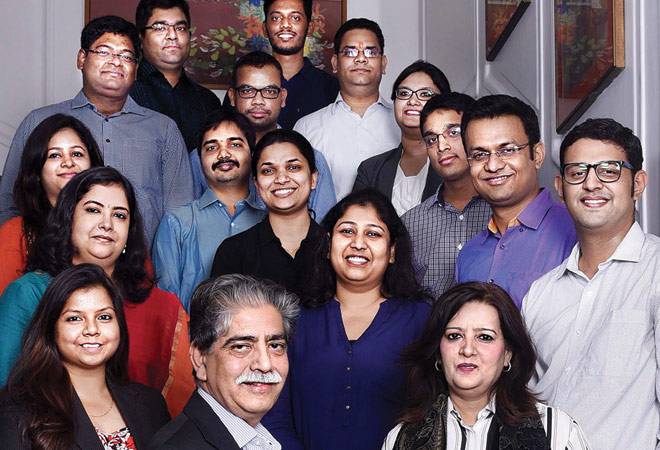 R. Sridhar, Head, Corporate Human Resources at ITC, with employees (Photo: Subir Haldar) R. Sridhar, Head, Corporate Human Resources at ITC, with employees (Photo: Subir Haldar)