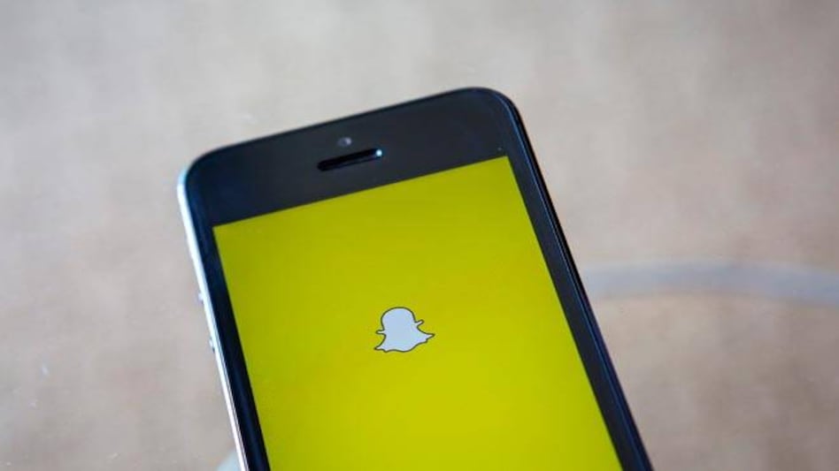 Snap bets on hardware as Facebook threat looms Snap bets on hardware as Facebook threat looms