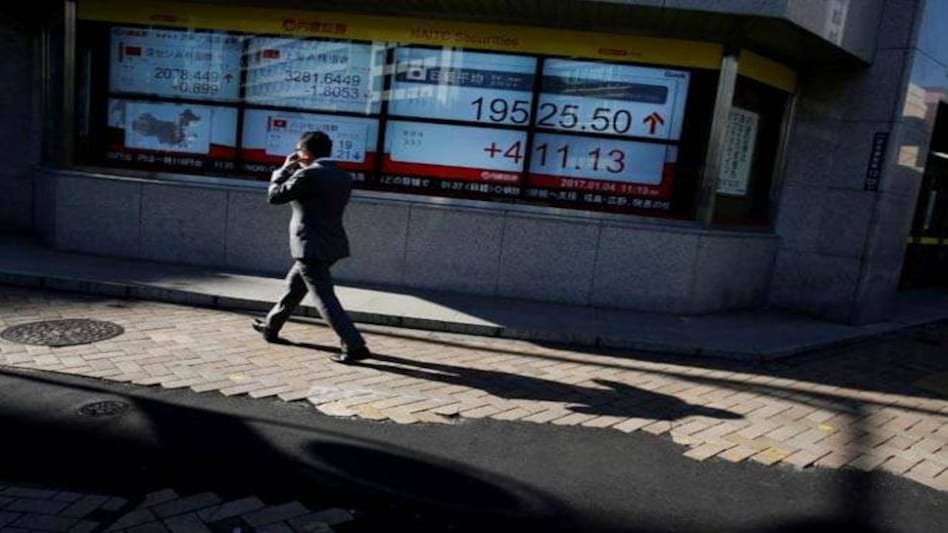 Asia stocks edge higher, dollar up before US payrolls Asia stocks edge higher, dollar up before US payrolls