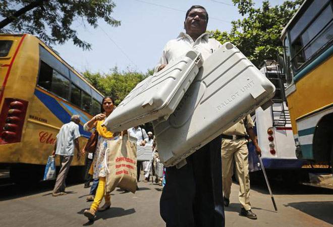 Ex Election Commission chiefs defend EVMs, assert machines are tamper-proof