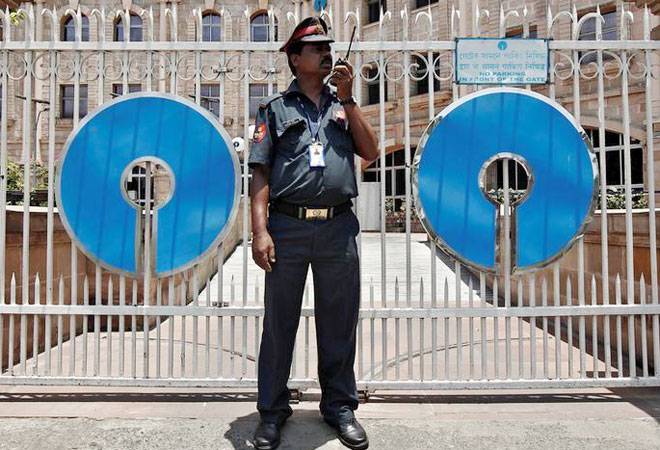 SBI justifies penalty; says need money to bear Jan Dhan costs