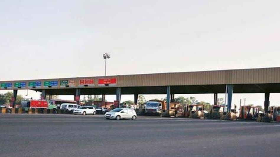 Karnataka doctor gets shock of his life after toll agent deducts Rs 4 lakh instead of Rs 40 Karnataka doctor gets shock of his life after toll agent deducts Rs 4 lakh instead of Rs 40