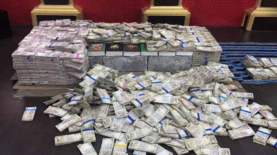 Bengaluru: Old notes worth Rs 40 crore seized from former corporator's house Bengaluru: Old notes worth Rs 40 crore seized from former corporator's house