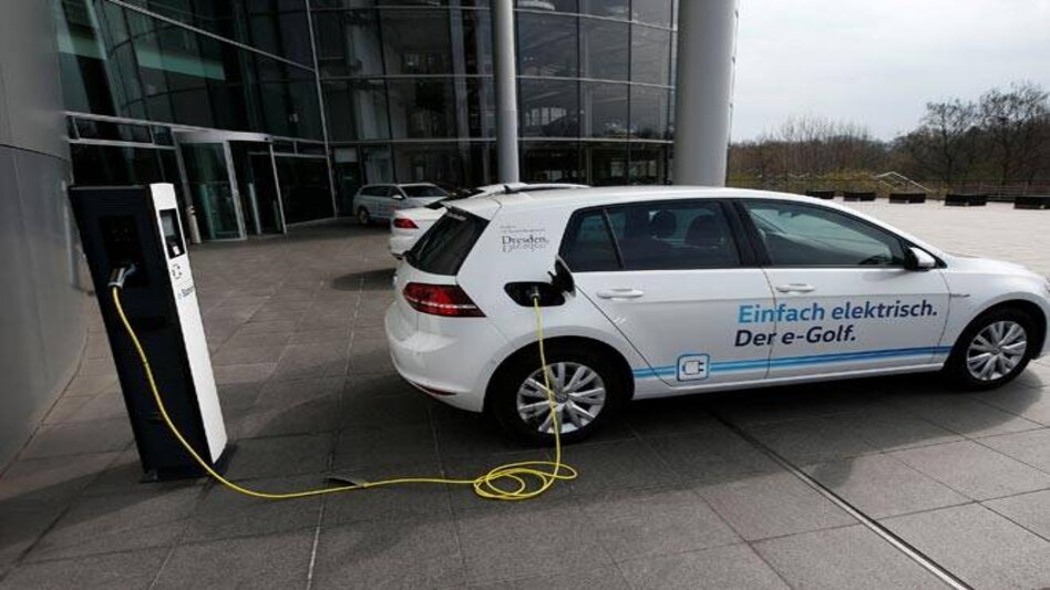 India aiming for all electric car fleet by 2030, say goodbye to petrol and diesel cars India aiming for all electric car fleet by 2030, say goodbye to petrol and diesel cars