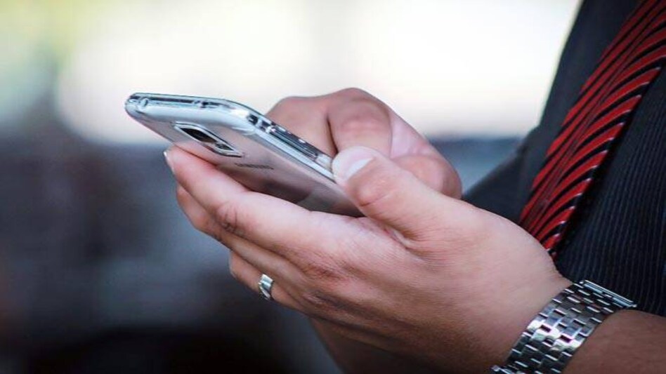 Reliance Jio effect: Telcos consumer service revenue dip 10.5 per cent in December quarter, says Trai Reliance Jio effect: Telcos consumer service revenue dip 10.5 per cent in December quarter, says Trai