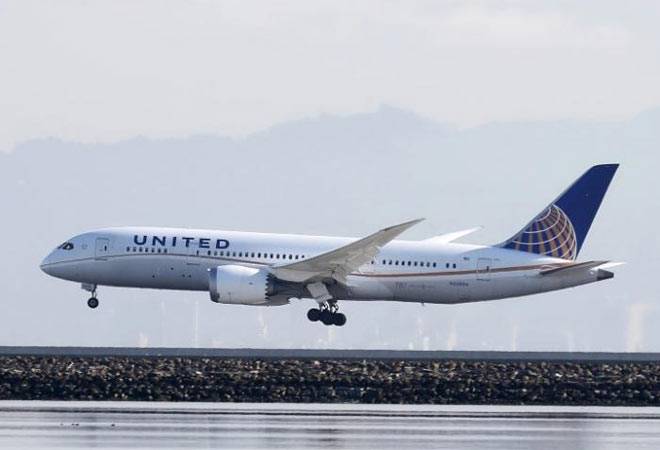 United Airlines to compensate passengers on flight when man dragged off