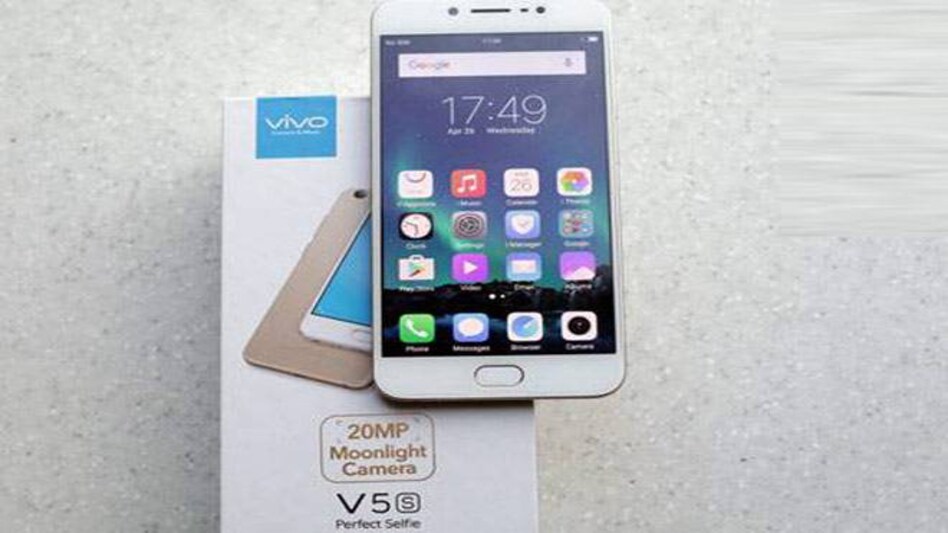 Vivo V5s selfie smartphone launched in India at Rs 18,990, sale from May 6 Vivo V5s selfie smartphone launched in India at Rs 18,990, sale from May 6