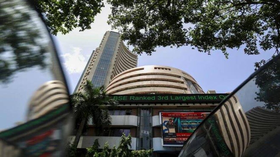 Sensex, Nifty ends lacklustre session; Pharma stocks dragged markets low Sensex, Nifty ends lacklustre session; Pharma stocks dragged markets low