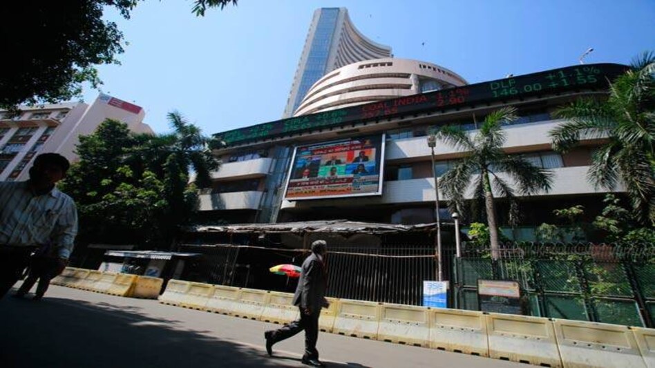 Sensex breaches 31,000: What should be the next move of investors? Sensex breaches 31,000: What should be the next move of investors?