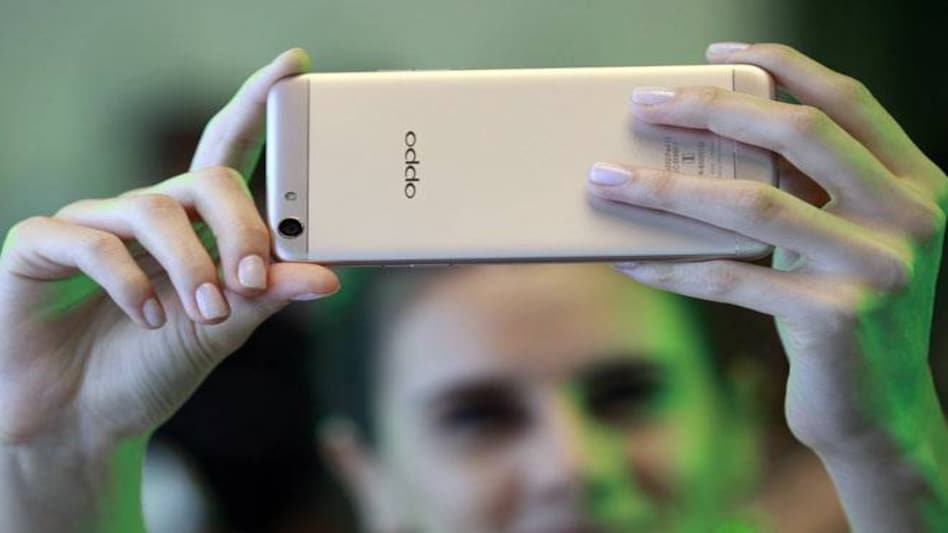 Oppo F3 launched with Dual Selfie camera at Rs 19,990; specifications, pricing and availability Oppo F3 launched with Dual Selfie camera at Rs 19,990; specifications, pricing and availability