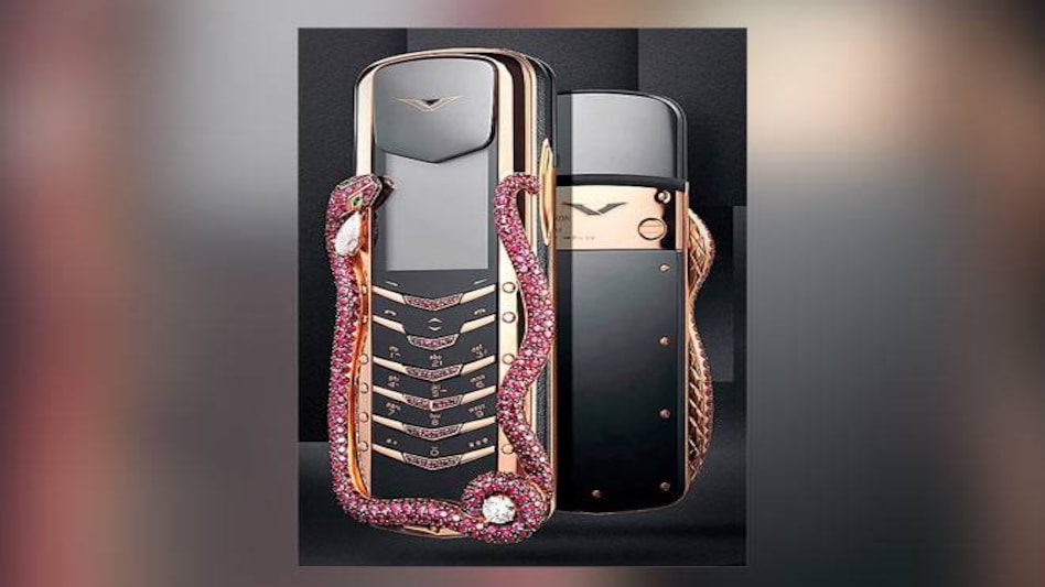 Vertu launches Signature Cobra feature phone at Rs 2.3 crore Vertu launches Signature Cobra feature phone at Rs 2.3 crore