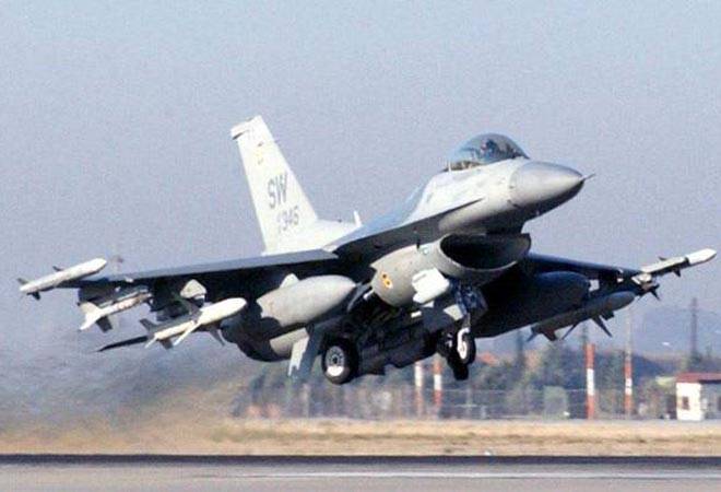 IAF to hold trials of American F-16, Swedish Gripen for 120-jet Make in India project to replace MiGs IAF to hold trials of American F-16, Swedish Gripen for 120-jet Make in India project to replace MiGs