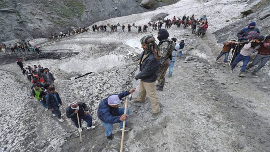 A fresh batch of 3,289 yatris left Bhagwati Nagar Yatri Niwas in an escorted convoy of 185 vehicles around 3 am, on Tuesday for the Valley. (File image) A fresh batch of 3,289 yatris left Bhagwati Nagar Yatri Niwas in an escorted convoy of 185 vehicles around 3 am, on Tuesday for the Valley. (File image)